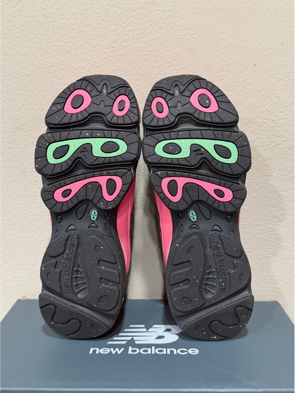 Size 7Y/8.5 Women - New Balance 1000 GS “Black Pink” - Picture 4 of 6
